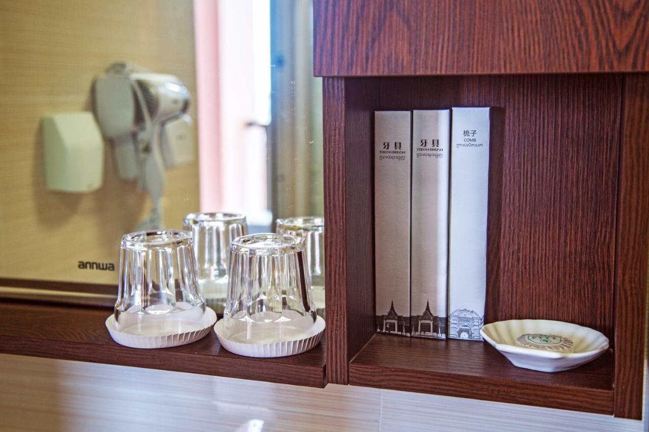 City Comfort Hotel Phnom Penh Airport Buitenkant foto